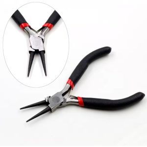 Bases para pulseras y anillos - Acero inoxidable para mostacillas Pinzas de precisión para bisutería - Herramientas para trabajar mostacillas Agujas para bisutería - Para trabajar con mostacillas y cuentas pequeñas Cortadores de alambre para bisutería - Herramientas para trabajar mostacillas Hilo para mostacillas y cuentas pequeñas - Resistente y duradero Cierres magnéticos para pulseras de mostacillas - Pack 10 unidades Alambre fino para trabajar mostacillas - 0.4 mm de grosor Set de herramientas básicas para trabajar con mostacillas - Incluye pinzas y agujas Caja organizadora para mostacillas y cuentas - Ideal para almacenaje y orden